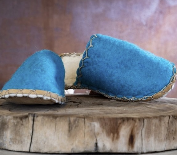 El Yapımı Rustik Turkuaz ve Farklı Renklerde Ev Terlikleri